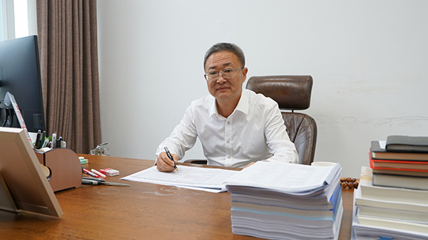 李洪刚.jpg